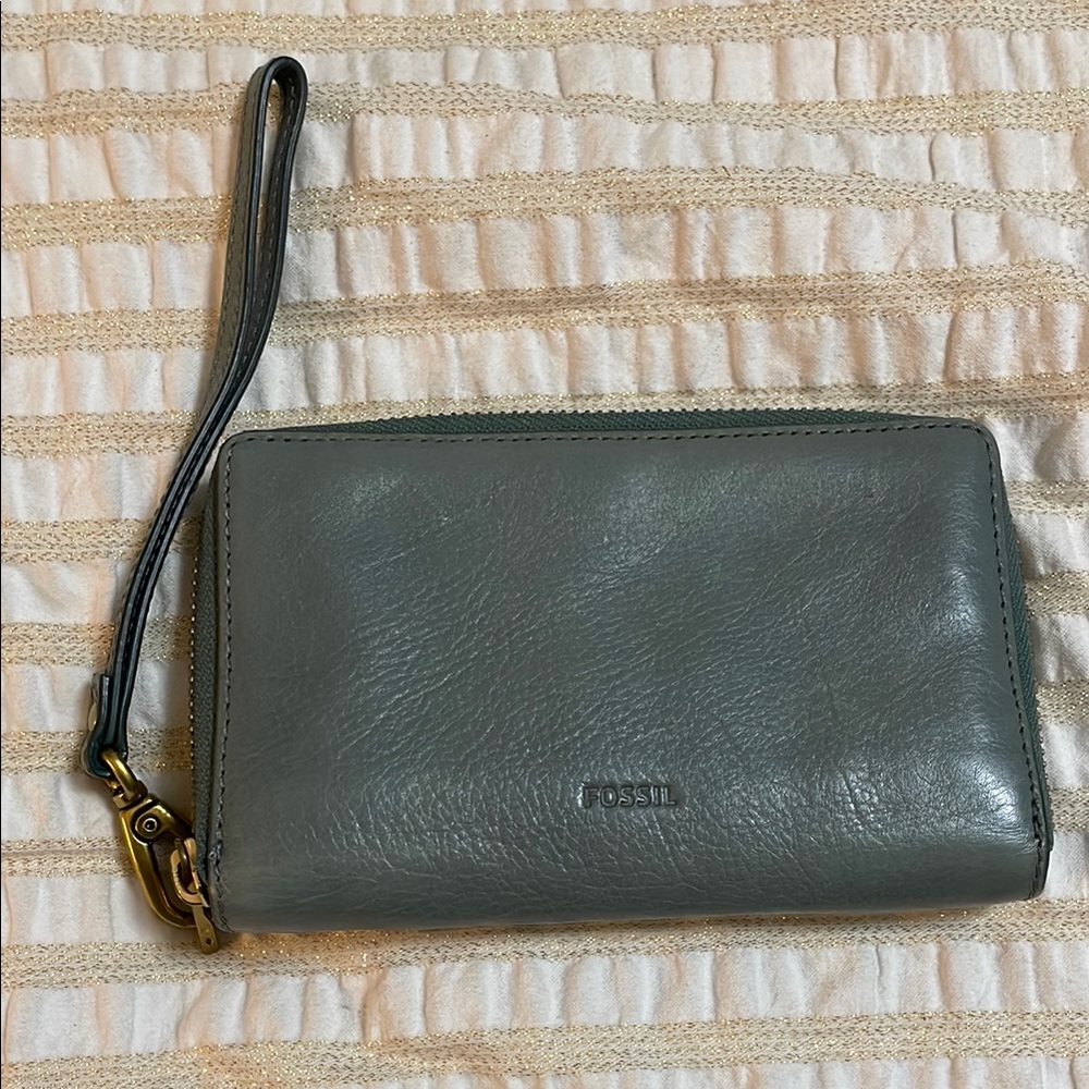 Fossil Gray Greenish Leather Wristlet